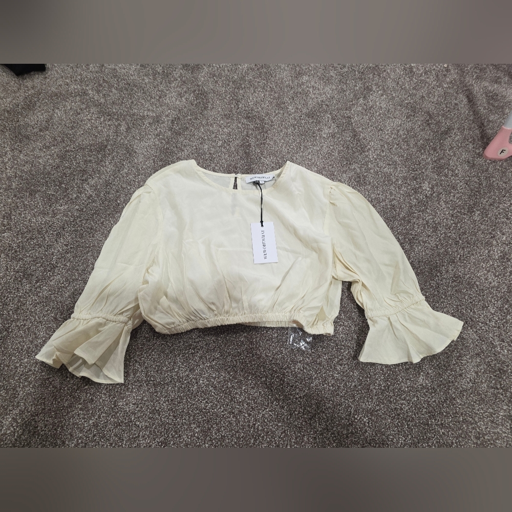 WeWoreWhat Cream Ruffle Sleeve Top
